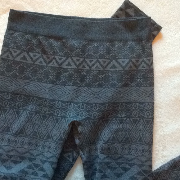 Patterned Leggings - Picture 2 of 3